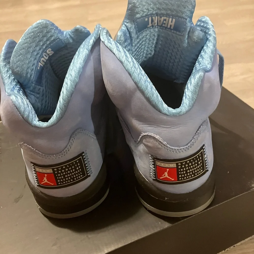 Jordan 5‎ Retro UNC Size 11 Light blue
